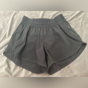 Lululemon tracker short 4"
